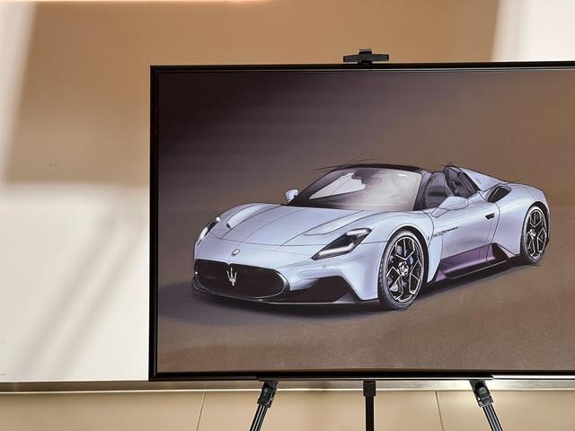 ギブリ グランスポーツ　認定保証１年付　ドライバーアシスタンスパックプラス　フルナチュラルレザー　ツーリングパック　パワーサンルーフ　ハグロスカーボンファイバーインテリアトリム　ヘッドレストトライデントステッチ（70枚目）