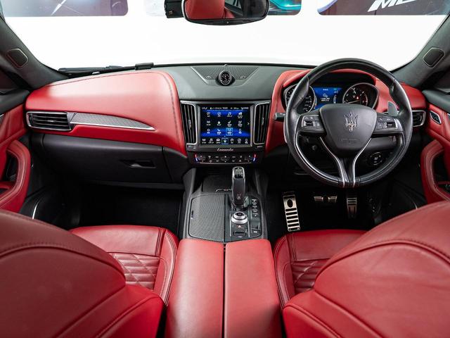 レヴァンテ グランスポーツ　認定保証１年付　２０２０年モデル　ピエノフィオーレナチュラルレザー　サンルーフ　３Ｄカーボンインテリアトリム　２１インチヘリオスホイール　４ゾーンクライメートコントロール　イージーエントリーシステム（5枚目）