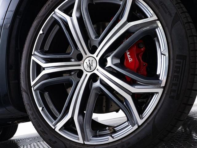 レヴァンテ グランスポーツ　認定保証１年付　２０２０年モデル　ピエノフィオーレナチュラルレザー　サンルーフ　３Ｄカーボンインテリアトリム　２１インチヘリオスホイール　４ゾーンクライメートコントロール　イージーエントリーシステム（6枚目）