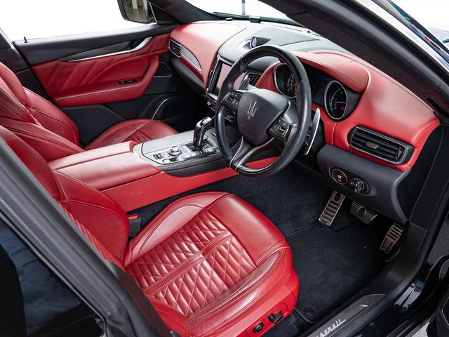 レヴァンテ グランスポーツ　認定保証１年付　２０２０年モデル　ピエノフィオーレナチュラルレザー　サンルーフ　３Ｄカーボンインテリアトリム　２１インチヘリオスホイール　４ゾーンクライメートコントロール　イージーエントリーシステム（7枚目）