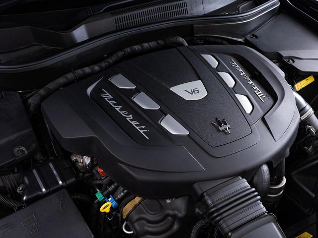 レヴァンテ グランスポーツ　認定保証１年付　２０２０年モデル　ピエノフィオーレナチュラルレザー　サンルーフ　３Ｄカーボンインテリアトリム　２１インチヘリオスホイール　４ゾーンクライメートコントロール　イージーエントリーシステム（8枚目）