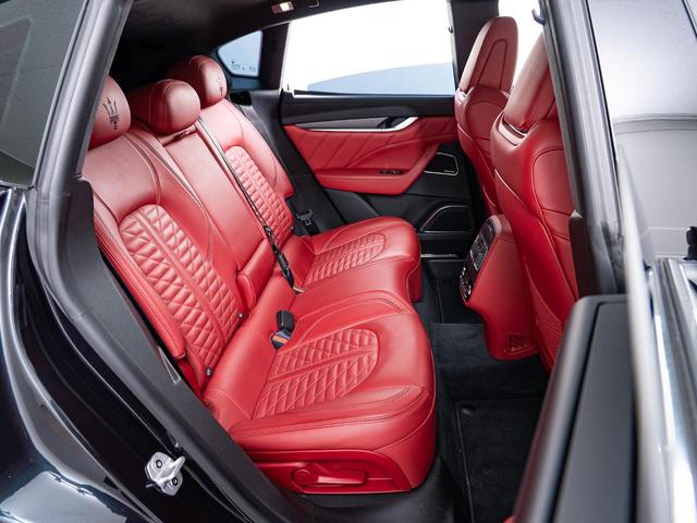 レヴァンテ グランスポーツ　認定保証１年付　２０２０年モデル　ピエノフィオーレナチュラルレザー　サンルーフ　３Ｄカーボンインテリアトリム　２１インチヘリオスホイール　４ゾーンクライメートコントロール　イージーエントリーシステム（11枚目）