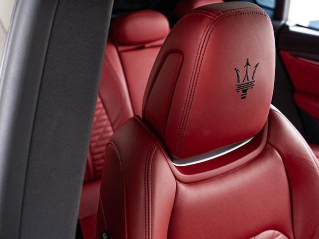 レヴァンテ グランスポーツ　認定保証１年付　２０２０年モデル　ピエノフィオーレナチュラルレザー　サンルーフ　３Ｄカーボンインテリアトリム　２１インチヘリオスホイール　４ゾーンクライメートコントロール　イージーエントリーシステム（12枚目）