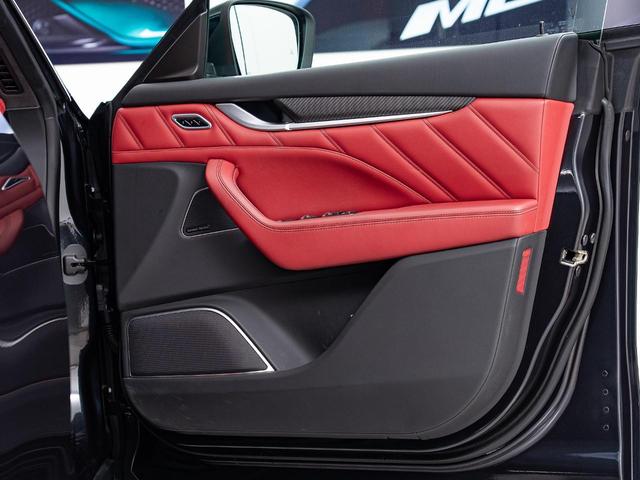 レヴァンテ グランスポーツ　認定保証１年付　２０２０年モデル　ピエノフィオーレナチュラルレザー　サンルーフ　３Ｄカーボンインテリアトリム　２１インチヘリオスホイール　４ゾーンクライメートコントロール　イージーエントリーシステム（13枚目）