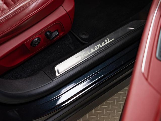 レヴァンテ グランスポーツ　認定保証１年付　２０２０年モデル　ピエノフィオーレナチュラルレザー　サンルーフ　３Ｄカーボンインテリアトリム　２１インチヘリオスホイール　４ゾーンクライメートコントロール　イージーエントリーシステム（14枚目）