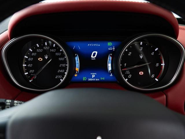 レヴァンテ グランスポーツ　認定保証１年付　２０２０年モデル　ピエノフィオーレナチュラルレザー　サンルーフ　３Ｄカーボンインテリアトリム　２１インチヘリオスホイール　４ゾーンクライメートコントロール　イージーエントリーシステム（15枚目）