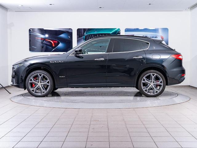 レヴァンテ グランスポーツ　認定保証１年付　２０２０年モデル　ピエノフィオーレナチュラルレザー　サンルーフ　３Ｄカーボンインテリアトリム　２１インチヘリオスホイール　４ゾーンクライメートコントロール　イージーエントリーシステム（18枚目）