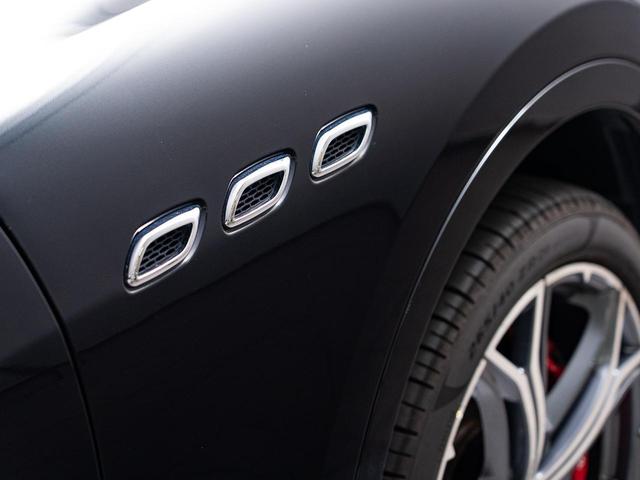 レヴァンテ グランスポーツ　認定保証１年付　２０２０年モデル　ピエノフィオーレナチュラルレザー　サンルーフ　３Ｄカーボンインテリアトリム　２１インチヘリオスホイール　４ゾーンクライメートコントロール　イージーエントリーシステム（22枚目）