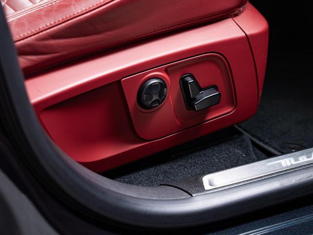 レヴァンテ グランスポーツ　認定保証１年付　２０２０年モデル　ピエノフィオーレナチュラルレザー　サンルーフ　３Ｄカーボンインテリアトリム　２１インチヘリオスホイール　４ゾーンクライメートコントロール　イージーエントリーシステム（27枚目）