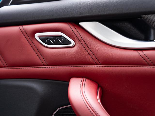 レヴァンテ グランスポーツ　認定保証１年付　２０２０年モデル　ピエノフィオーレナチュラルレザー　サンルーフ　３Ｄカーボンインテリアトリム　２１インチヘリオスホイール　４ゾーンクライメートコントロール　イージーエントリーシステム（28枚目）