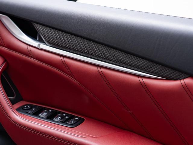 レヴァンテ グランスポーツ　認定保証１年付　２０２０年モデル　ピエノフィオーレナチュラルレザー　サンルーフ　３Ｄカーボンインテリアトリム　２１インチヘリオスホイール　４ゾーンクライメートコントロール　イージーエントリーシステム（49枚目）