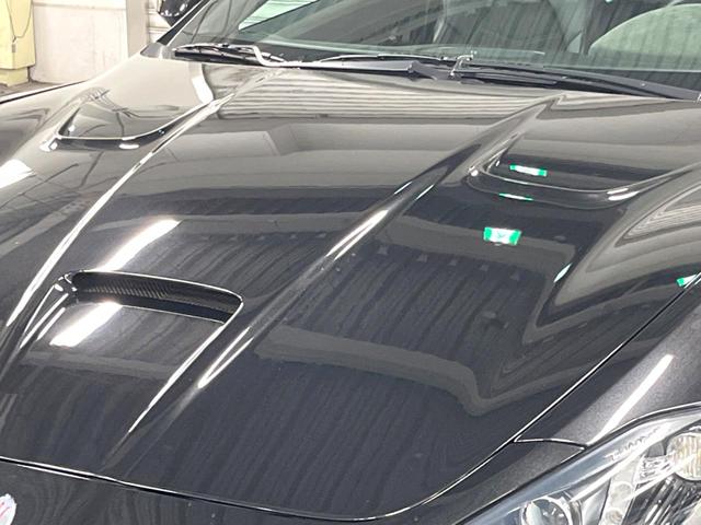 グラントゥーリズモ ＭＣ　ピアノブラックトリム　メタリックペイント　マットレッドキャリパー　自動防眩ミラー　カラードステッチ　カーペットパイピング（25枚目）