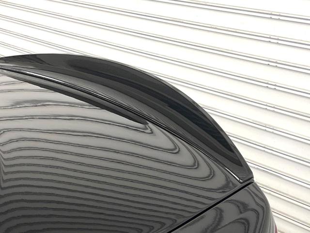 グラントゥーリズモ ＭＣ　ピアノブラックトリム　メタリックペイント　マットレッドキャリパー　自動防眩ミラー　カラードステッチ　カーペットパイピング（30枚目）