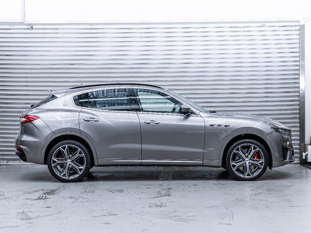 レヴァンテ グランスポーツ　認定保証２年　サンルーフ　フルプレミアムレザー　メタリックペイント　２１インチヘリオスホイール　プレミアムサウンドシステム　前後シートヒーター　ヘッドレストトライデントステッチ　リアドア電動ブラインド（6枚目）