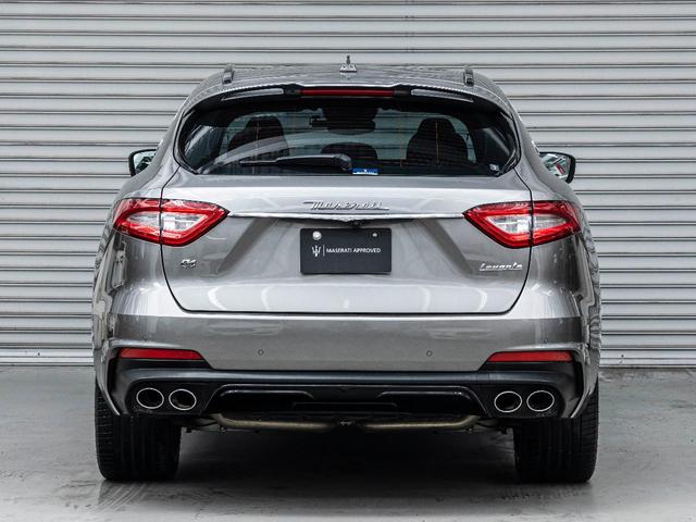 レヴァンテ グランスポーツ　認定保証２年　サンルーフ　フルプレミアムレザー　メタリックペイント　２１インチヘリオスホイール　プレミアムサウンドシステム　前後シートヒーター　ヘッドレストトライデントステッチ　リアドア電動ブラインド（7枚目）