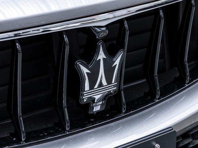 レヴァンテ グランスポーツ　認定保証２年　サンルーフ　フルプレミアムレザー　メタリックペイント　２１インチヘリオスホイール　プレミアムサウンドシステム　前後シートヒーター　ヘッドレストトライデントステッチ　リアドア電動ブラインド（10枚目）