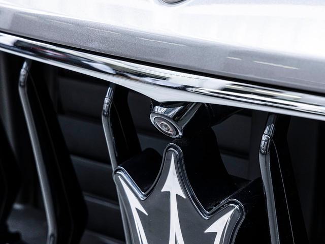 レヴァンテ グランスポーツ　認定保証２年　サンルーフ　フルプレミアムレザー　メタリックペイント　２１インチヘリオスホイール　プレミアムサウンドシステム　前後シートヒーター　ヘッドレストトライデントステッチ　リアドア電動ブラインド（11枚目）