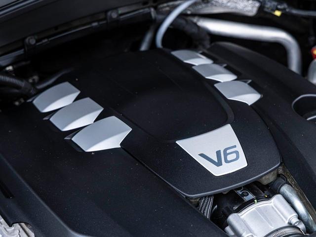 レヴァンテ グランスポーツ　認定保証２年　サンルーフ　フルプレミアムレザー　メタリックペイント　２１インチヘリオスホイール　プレミアムサウンドシステム　前後シートヒーター　ヘッドレストトライデントステッチ　リアドア電動ブラインド（20枚目）