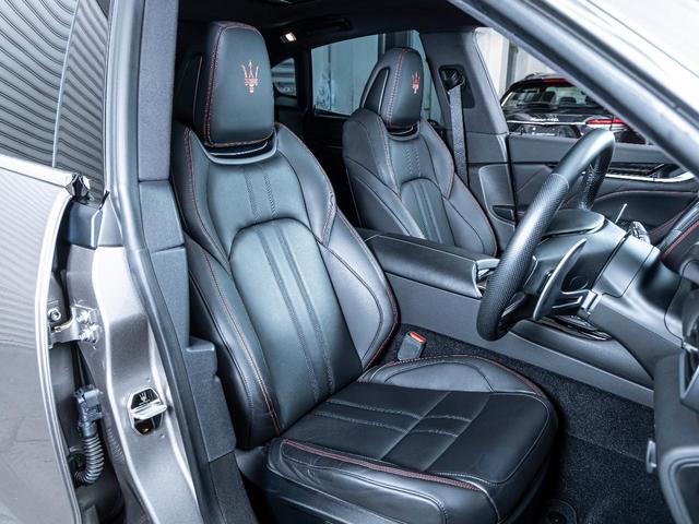 レヴァンテ グランスポーツ　認定保証２年　サンルーフ　フルプレミアムレザー　メタリックペイント　２１インチヘリオスホイール　プレミアムサウンドシステム　前後シートヒーター　ヘッドレストトライデントステッチ　リアドア電動ブラインド（21枚目）