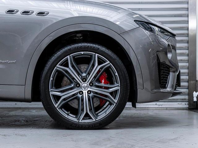 レヴァンテ グランスポーツ　認定保証２年　サンルーフ　フルプレミアムレザー　メタリックペイント　２１インチヘリオスホイール　プレミアムサウンドシステム　前後シートヒーター　ヘッドレストトライデントステッチ　リアドア電動ブラインド（30枚目）