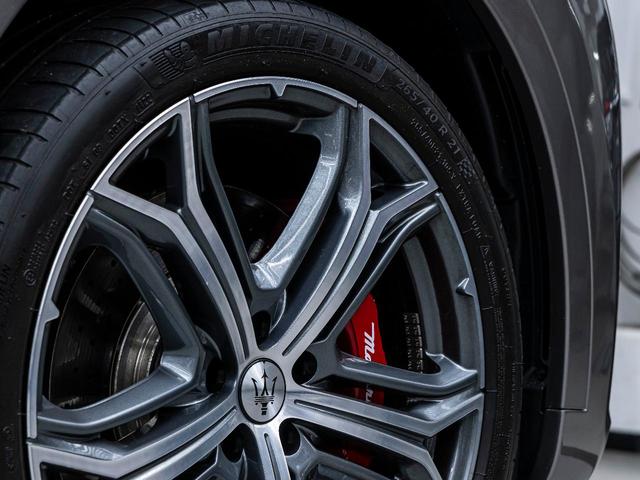 レヴァンテ グランスポーツ　認定保証２年　サンルーフ　フルプレミアムレザー　メタリックペイント　２１インチヘリオスホイール　プレミアムサウンドシステム　前後シートヒーター　ヘッドレストトライデントステッチ　リアドア電動ブラインド（32枚目）