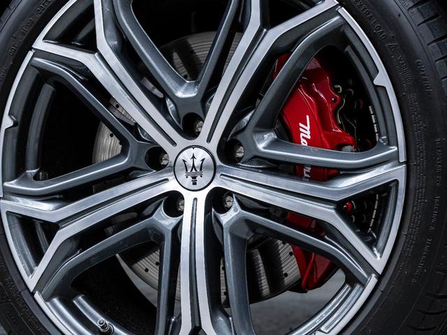 レヴァンテ グランスポーツ　認定保証２年　サンルーフ　フルプレミアムレザー　メタリックペイント　２１インチヘリオスホイール　プレミアムサウンドシステム　前後シートヒーター　ヘッドレストトライデントステッチ　リアドア電動ブラインド（33枚目）