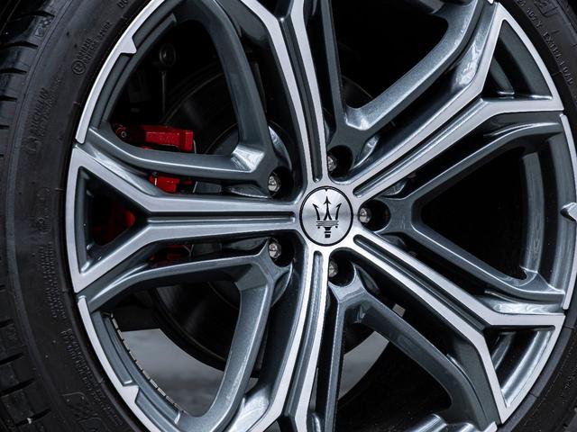 レヴァンテ グランスポーツ　認定保証２年　サンルーフ　フルプレミアムレザー　メタリックペイント　２１インチヘリオスホイール　プレミアムサウンドシステム　前後シートヒーター　ヘッドレストトライデントステッチ　リアドア電動ブラインド（37枚目）