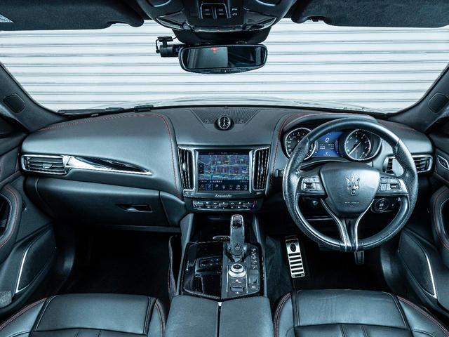 レヴァンテ グランスポーツ　認定保証２年　サンルーフ　フルプレミアムレザー　メタリックペイント　２１インチヘリオスホイール　プレミアムサウンドシステム　前後シートヒーター　ヘッドレストトライデントステッチ　リアドア電動ブラインド（47枚目）