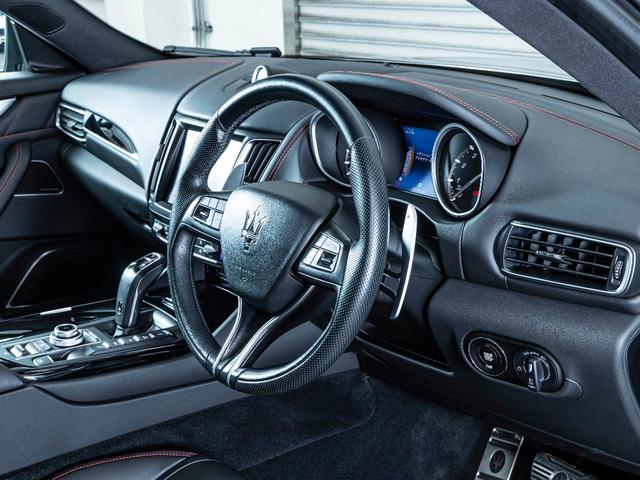 レヴァンテ グランスポーツ　認定保証２年　サンルーフ　フルプレミアムレザー　メタリックペイント　２１インチヘリオスホイール　プレミアムサウンドシステム　前後シートヒーター　ヘッドレストトライデントステッチ　リアドア電動ブラインド（51枚目）