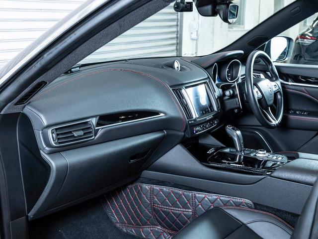 レヴァンテ グランスポーツ　認定保証２年　サンルーフ　フルプレミアムレザー　メタリックペイント　２１インチヘリオスホイール　プレミアムサウンドシステム　前後シートヒーター　ヘッドレストトライデントステッチ　リアドア電動ブラインド（55枚目）