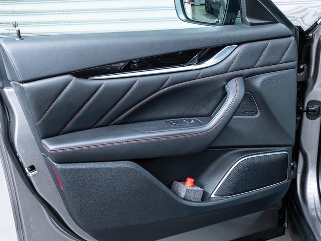 レヴァンテ グランスポーツ　認定保証２年　サンルーフ　フルプレミアムレザー　メタリックペイント　２１インチヘリオスホイール　プレミアムサウンドシステム　前後シートヒーター　ヘッドレストトライデントステッチ　リアドア電動ブラインド（56枚目）