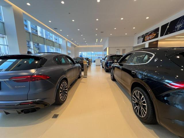 レヴァンテ グランスポーツ　認定保証２年　サンルーフ　フルプレミアムレザー　メタリックペイント　２１インチヘリオスホイール　プレミアムサウンドシステム　前後シートヒーター　ヘッドレストトライデントステッチ　リアドア電動ブラインド（62枚目）