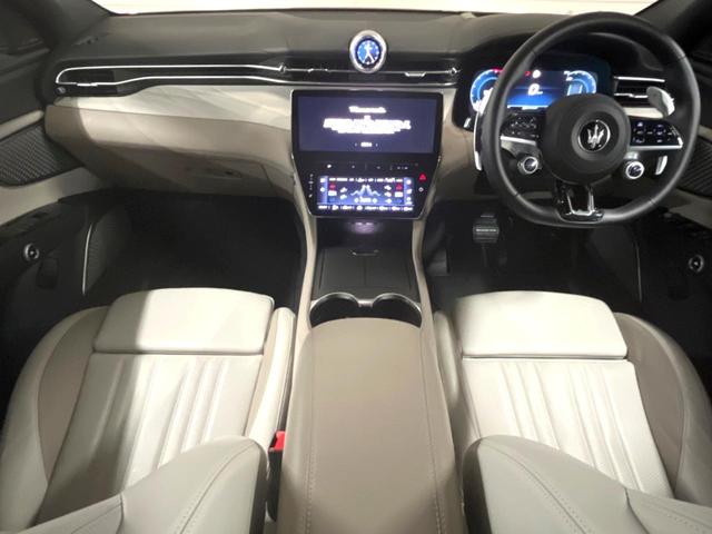 グレカーレ モデナ　認定保証２年付　Ｆｕｏｒｏｓｅｒｏｅ（ローズゴールドリキッドメタル・プレミアムレザー・トリコローレライン）　３Ｄカーボンインテリアトリム　スナスファベール２１スピーカー　テックアシスタンスパック（5枚目）