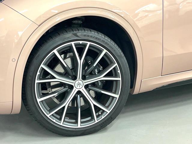 グレカーレ モデナ　認定保証２年付　Ｆｕｏｒｏｓｅｒｏｅ（ローズゴールドリキッドメタル・プレミアムレザー・トリコローレライン）　３Ｄカーボンインテリアトリム　スナスファベール２１スピーカー　テックアシスタンスパック（6枚目）