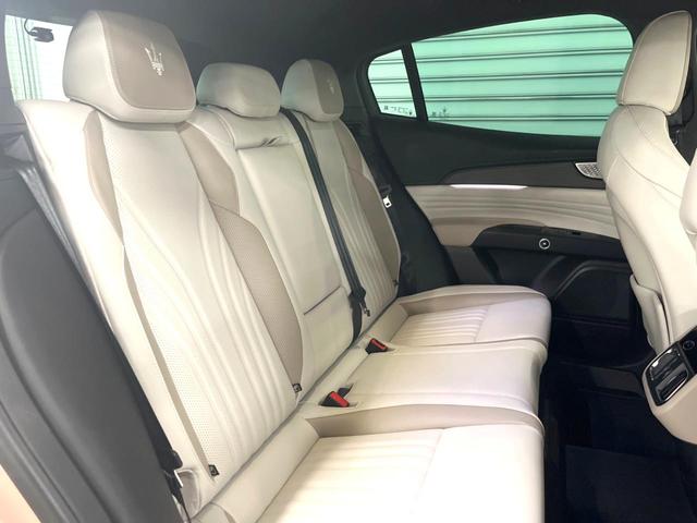 グレカーレ モデナ　認定保証２年付　Ｆｕｏｒｏｓｅｒｏｅ（ローズゴールドリキッドメタル・プレミアムレザー・トリコローレライン）　３Ｄカーボンインテリアトリム　スナスファベール２１スピーカー　テックアシスタンスパック（10枚目）