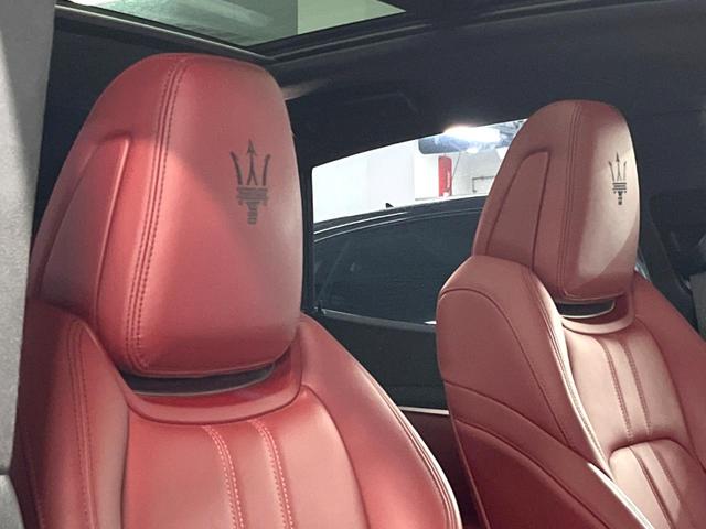 レヴァンテ Sグランスポーツ 認定中保証2年付 サンルーフ 21インチヘリオス フルナチュラルレザー ハイグロスカーボントリム ネリッシモパック メタルシェントペイントントペイント ハーマンカードン ステアリングカーボンインサート(11枚目)