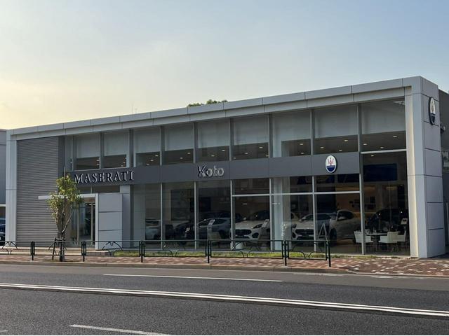 レヴァンテ Sグランスポーツ 認定中保証2年付 サンルーフ 21インチヘリオス フルナチュラルレザー ハイグロスカーボントリム ネリッシモパック メタルシェントペイントントペイント ハーマンカードン ステアリングカーボンインサート(35枚目)