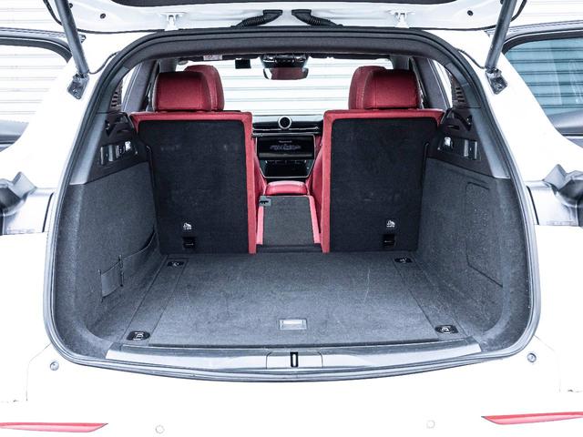 グレカーレ ＧＴ　認定中古保証２年付　フルプレミアムレザー　２０インチエーテレホイール　パノラマサンルーフ　１４方向電動調節式シート　レッドブレーキキャリパー　ラディカウッドトリム　ワイヤレスチャージャー（47枚目）