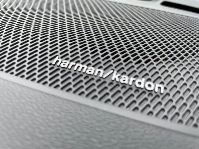 Ｔ４　ＡＷＤ　インスクリプション　インテリセーフ　認定中古車　禁煙車　黒革　Ｈａｒｍａｎ／Ｋａｒｄｏｎ　純正タッチ型ナビＴＶ　３６０度カメラ　ドライブモード　ステアリングホイールヒーター　メモリー機能付パワーシート　純正１９インチＡＷ(4枚目)