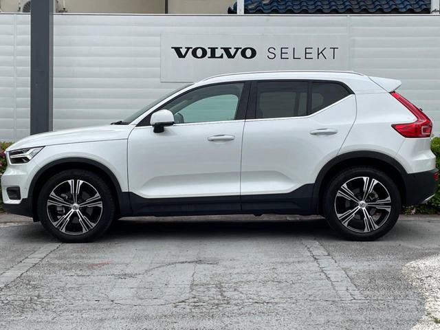 ＸＣ４０ Ｔ４　ＡＷＤ　インスクリプション　インテリセーフ　認定中古車　禁煙車　黒革　Ｈａｒｍａｎ／Ｋａｒｄｏｎ　純正タッチ型ナビＴＶ　３６０度カメラ　ドライブモード　ステアリングホイールヒーター　メモリー機能付パワーシート　純正１９インチＡＷ（18枚目）