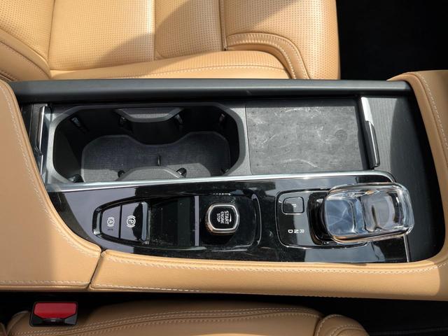 ＸＣ９０ Ｂ６　ＡＷＤ　インスクリプション　認定中古車　サンルーフ　アンバーレザーシート　Ｂｏｗｅｒ＆Ｗｉｌｋｉｎｓ　クリスタルシフトノブ　純正９インチナビ　３６０°ビューカメラ　インテリセーフ　シートベンチレーション　ステアリングヒーター（24枚目）