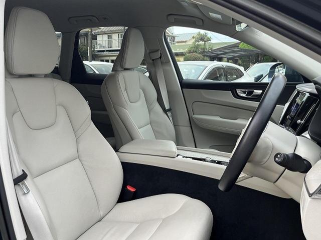 ＸＣ６０ プラス　Ｂ５　認定中古車　本革シート　禁煙車　純正Ｇｏｏｇｌｅナビ　３６０°ビューカメラ　クライメートパッケージ　パイロットアシスト　メモリーシート　全席シートヒーター　ステアリングヒーター　パワーテールゲート（13枚目）