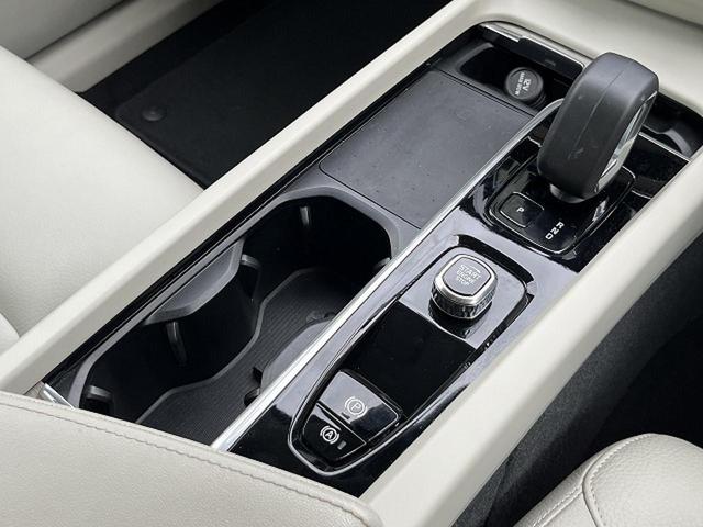 ＸＣ６０ プラス　Ｂ５　認定中古車　本革シート　禁煙車　純正Ｇｏｏｇｌｅナビ　３６０°ビューカメラ　クライメートパッケージ　パイロットアシスト　メモリーシート　全席シートヒーター　ステアリングヒーター　パワーテールゲート（25枚目）