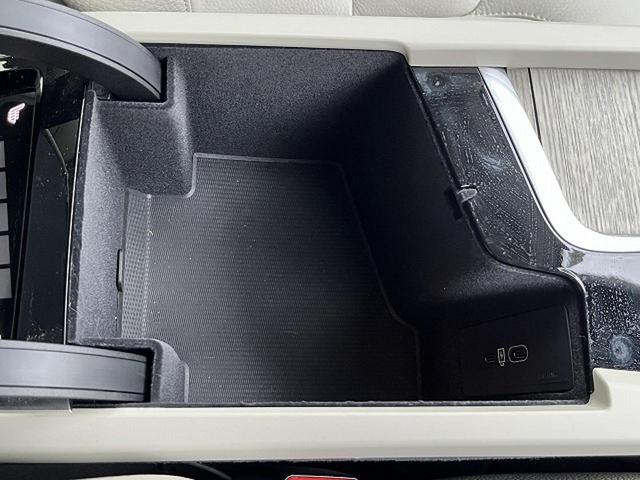 ＸＣ６０ プラス　Ｂ５　認定中古車　本革シート　禁煙車　純正Ｇｏｏｇｌｅナビ　３６０°ビューカメラ　クライメートパッケージ　パイロットアシスト　メモリーシート　全席シートヒーター　ステアリングヒーター　パワーテールゲート（43枚目）