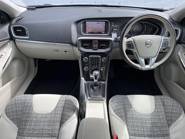Ｖ４０ Ｄ４　モメンタム　禁煙車　インテリセーフ　純正ＨＤＤナビ　バックカメラ　パドルシフト　フロントシートヒーター　運転席パワーシート　純正１７インチアルミホイール　Ｂｌｕｅｔｏｏｔｈ　フルセグＴＶ　ＣＤ・ＤＶＤ再生機能（2枚目）