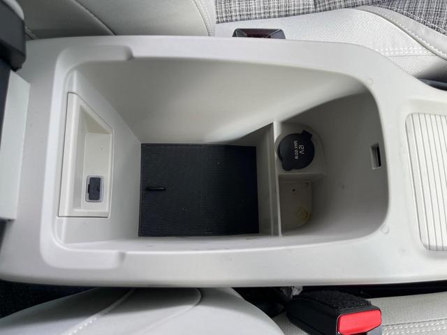 Ｖ４０ Ｄ４　モメンタム　禁煙車　インテリセーフ　純正ＨＤＤナビ　バックカメラ　パドルシフト　フロントシートヒーター　運転席パワーシート　純正１７インチアルミホイール　Ｂｌｕｅｔｏｏｔｈ　フルセグＴＶ　ＣＤ・ＤＶＤ再生機能（39枚目）