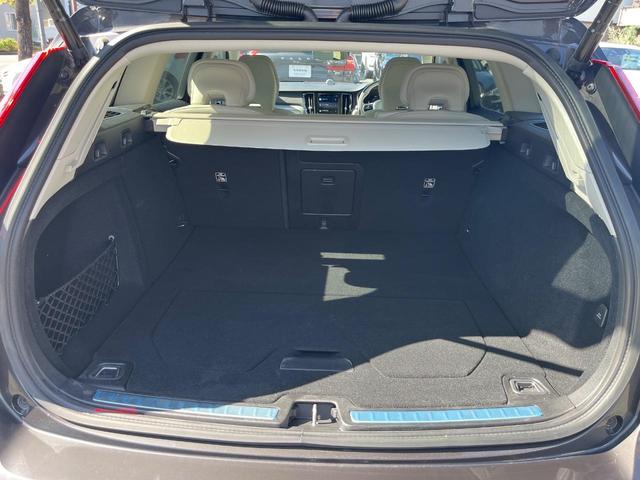Ｖ６０ クロスカントリー　アルティメット　Ｂ５　ＡＷＤ　認定中古車　Ｂｏｗｅｒｓ　＆　Ｗｉｌｋｉｎｓ　ナッパレザーシート　インテリセーフ　衝突被害軽減　パイロットアシスト　シートヒーター　ベンチレーション　マッサージ機能付きシート　パワーシート　禁煙車（13枚目）