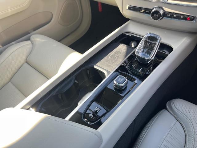 XC60 アルティメット B5 AWD 認定中古車 サンルーフ ナッパレザーシート Googleナビ B&Wプレミアムサウンド シートヒーター ベンチレーション パイロットアシスト マッサージ機能付きシート パワーシート パワーバックドア(57枚目)