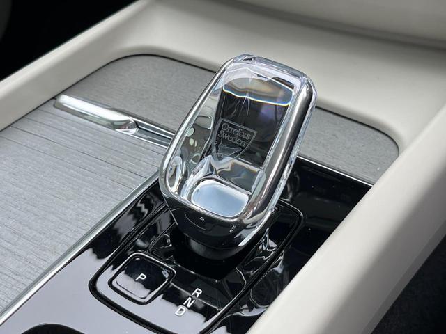 XC60 リチャージアルティメトT6AWDプラグインハイブリド 認定中古車 プラグインハイブリッド パノラマガラスサンルーフ 白革シート harman/kardon 360°ビューカメラ レーダークルーズ 禁煙車 マッサージ機能付シート パイロットアシスト(6枚目)