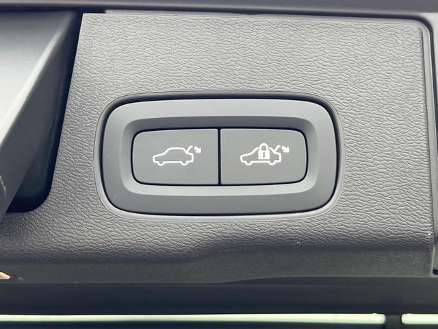 XC60 リチャージアルティメトT6AWDプラグインハイブリド 認定中古車 プラグインハイブリッド パノラマガラスサンルーフ 白革シート harman/kardon 360°ビューカメラ レーダークルーズ 禁煙車 マッサージ機能付シート パイロットアシスト(11枚目)